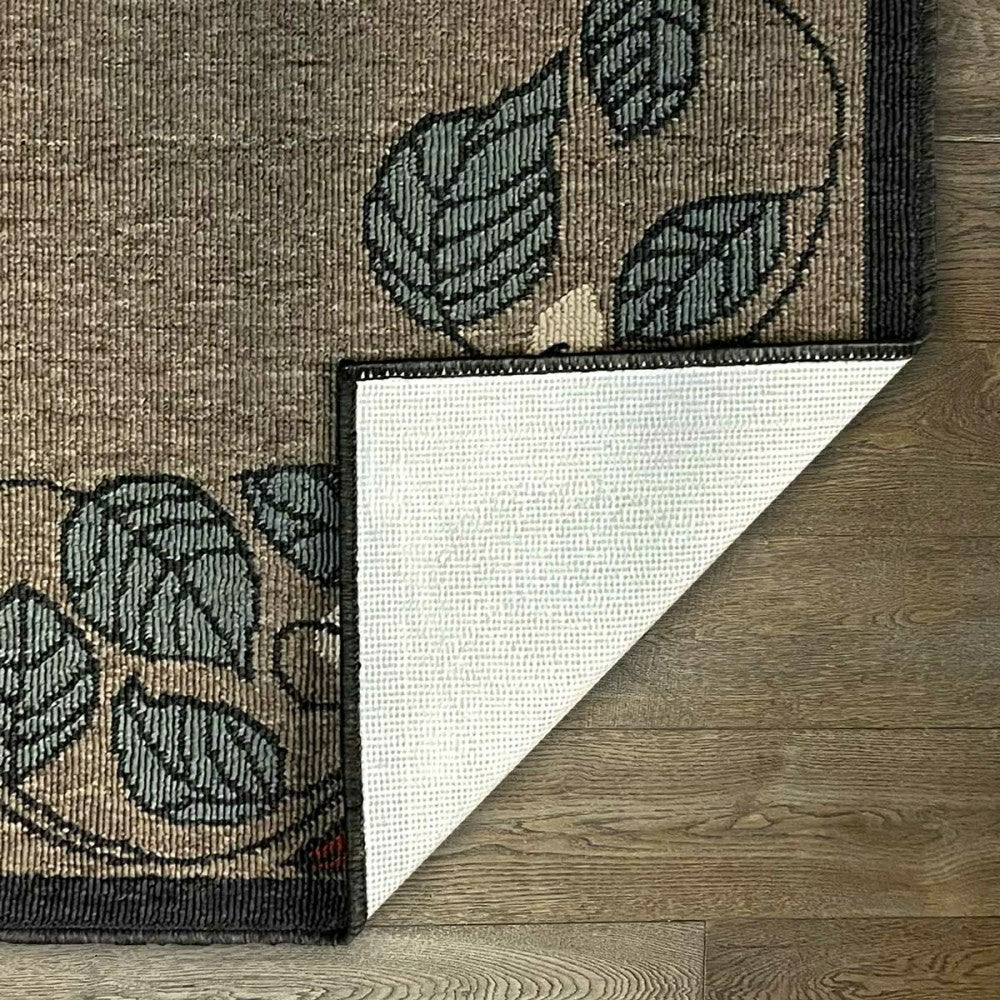 Plow & Hearth Berry Vine Polypropylene Rug