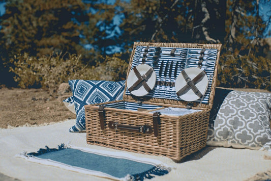 Plow & Hearth Belmont Picnic Basket