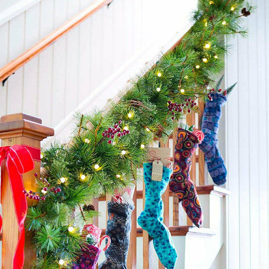 Plow & Hearth Lighted Holiday Garland