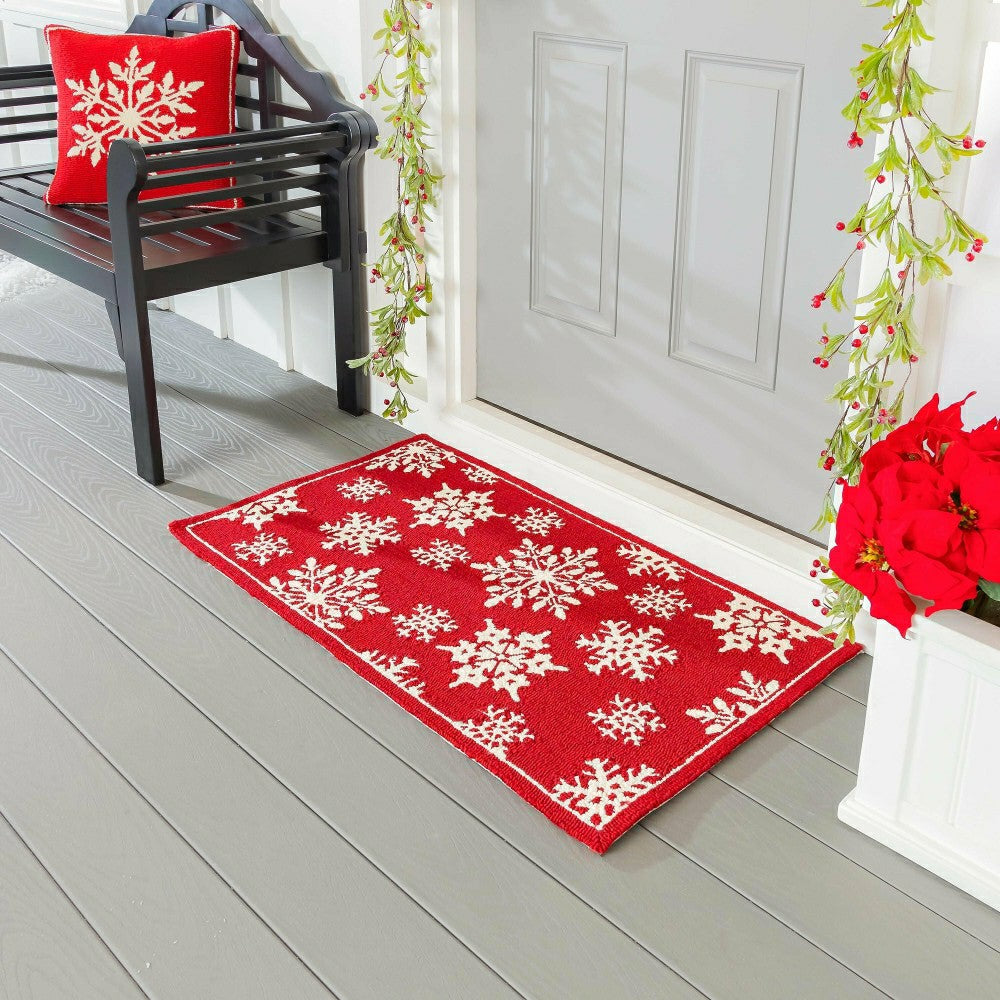 Plow & Hearth Indoor/Outdoor Snowflakes Holiday Hooked Accent Rug