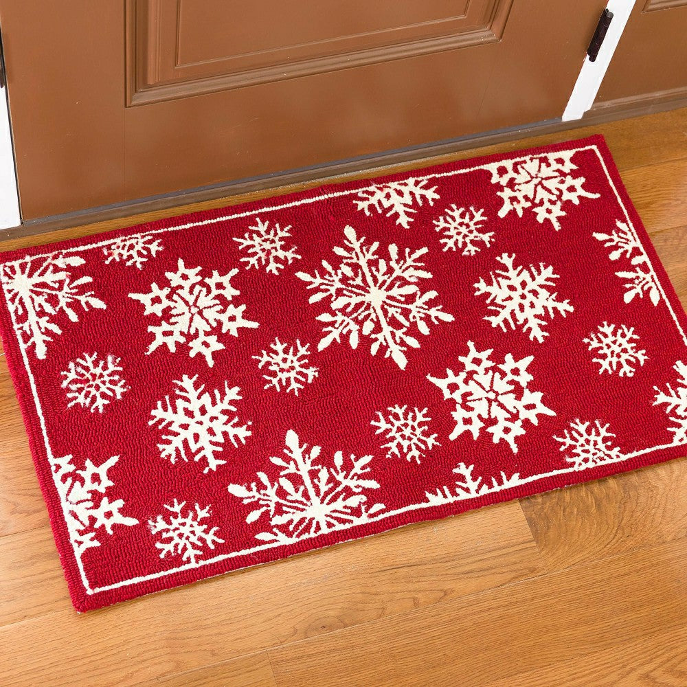 Plow & Hearth Indoor/Outdoor Snowflakes Holiday Hooked Accent Rug