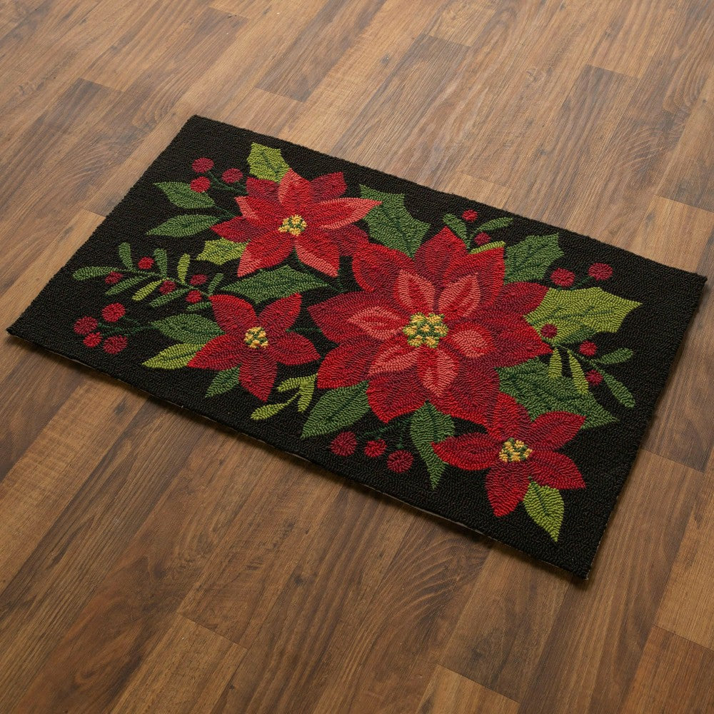 Plow & Hearth Indoor/Outdoor Poinsettia Hooked Polypropylene Accent Rug