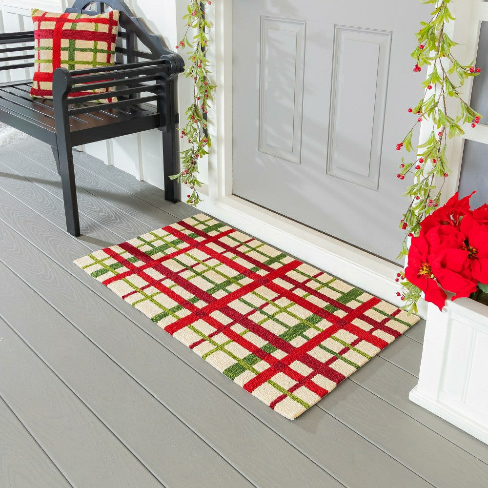 Plow & Hearth Indoor/Outdoor Hooked Rug Christmas Plaid Polypropylene, 24"x42"