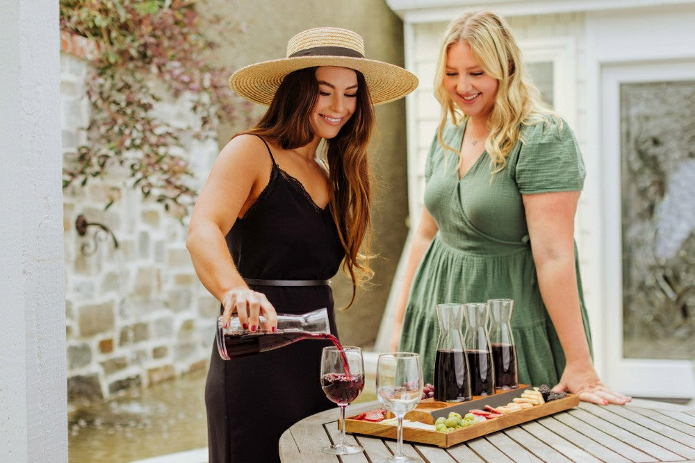 Plow & Hearth Cava Wine Tasting Kit with 4 Glass Carafes